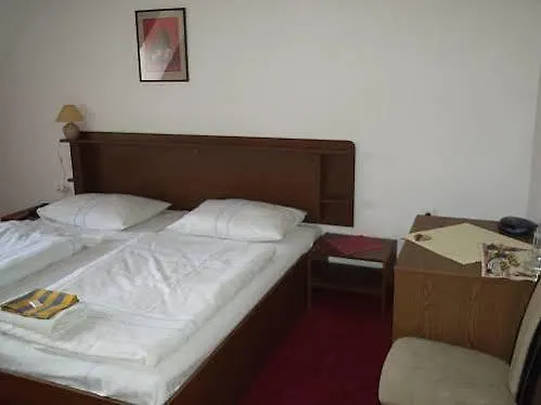 Club Hotell 3*